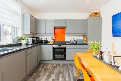 3 bedroom town house for sale