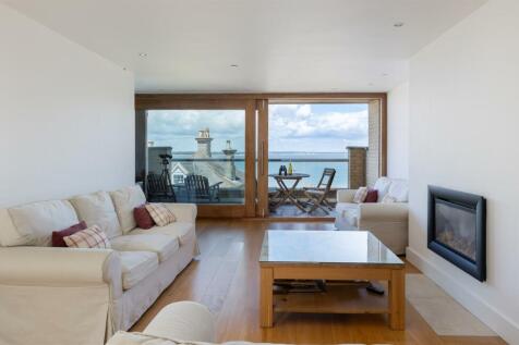 3 bedroom town house for sale