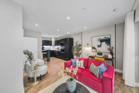 King George's Gate, Earlsfield, SW18 3 bed apartment for sale