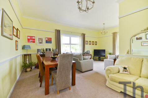 3 bedroom flat for sale