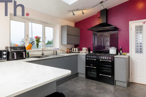 5 bedroom semi-detached house for sale