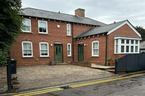 2 bedroom detached house for sale