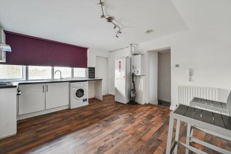 April Court, Northwood Road, Thornton... Studio for sale