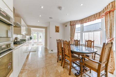 5 bedroom semi-detached house for sale