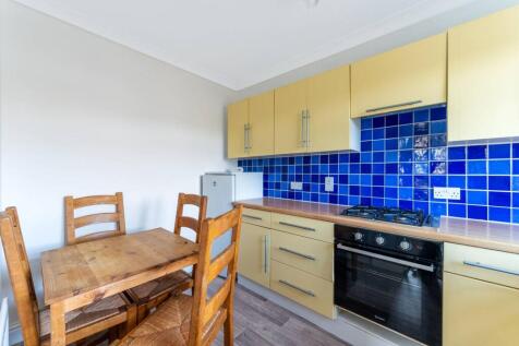 Cintra Park, Crystal Palace, London... 2 bed flat for sale