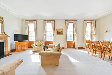 3 bedroom flat for sale
