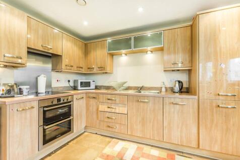 Lanadron Close, Isleworth, TW7 2 bed flat for sale