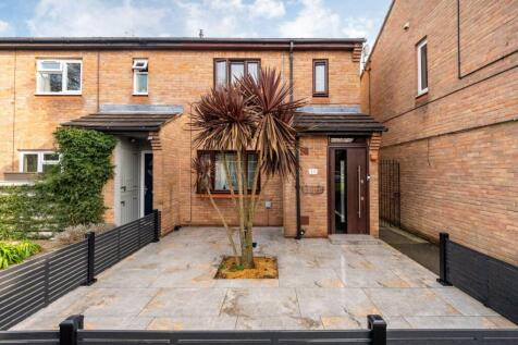 2 bedroom semi-detached house for sale