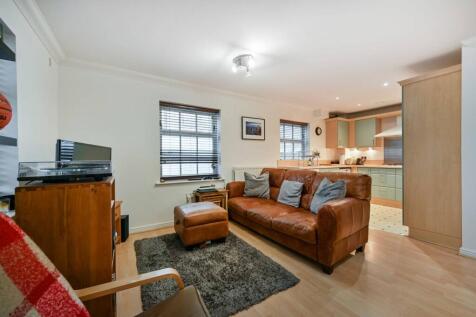 Twickenham Road, Old Isleworth... 2 bed flat for sale