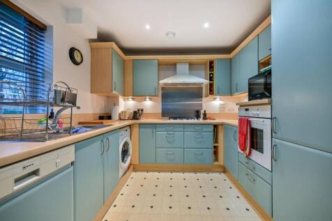 Twickenham Road, Old Isleworth... 2 bed flat for sale
