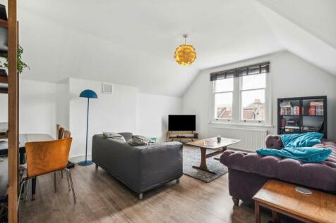 Ambleside Avenue, London SW16 3 bed flat for sale