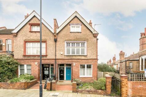 Barcombe Avenue, London SW2 3 bed flat for sale