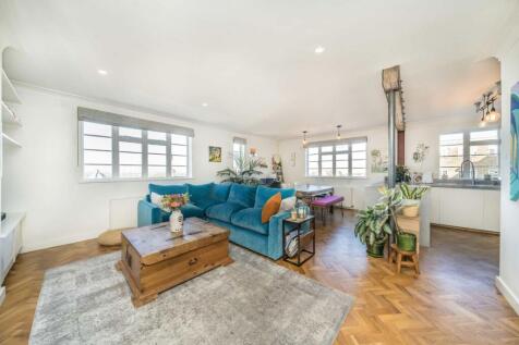 Streatham High Road, London SW16 2 bed flat for sale