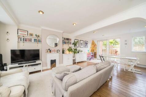 4 bedroom semi-detached house for sale