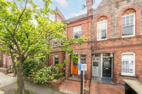 3 bedroom maisonette for sale