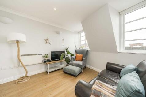 Streatham Hill, London SW2 2 bed flat for sale