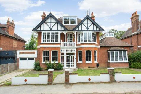 6 bedroom detached house for sale