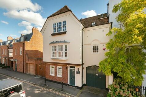 5 bedroom town house for sale