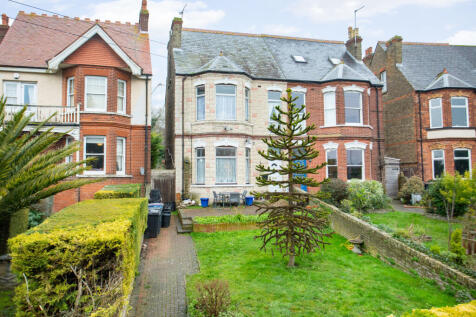 6 bedroom semi-detached house for sale