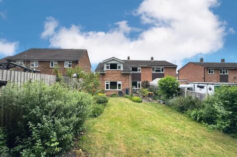 Hawthorn Way, Silsoe, Beds, MK45 4DE 3 bed semi