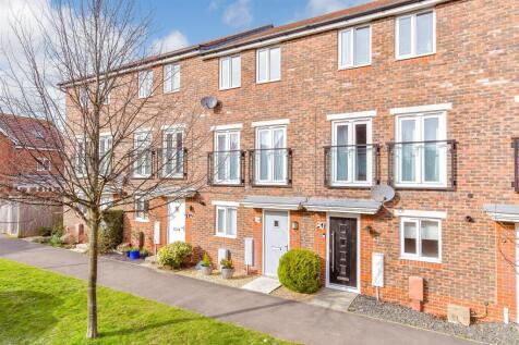3 bedroom town house for sale