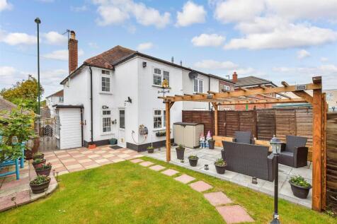 2 bedroom semi-detached house for sale