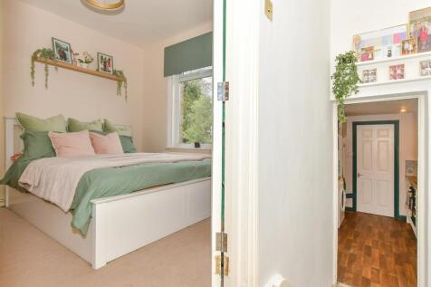 1 bedroom maisonette for sale