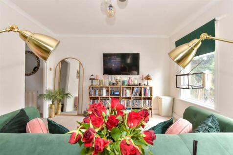 1 bedroom maisonette for sale