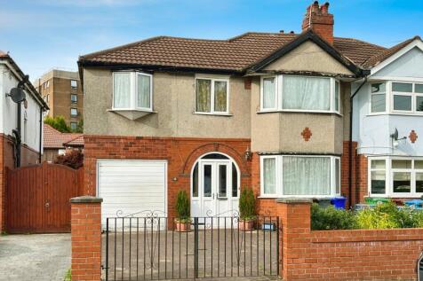 4 bedroom semi-detached house for sale