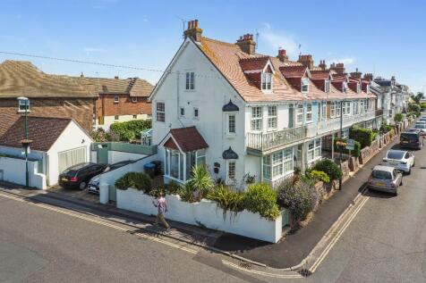 5 bedroom end of terrace house for sale