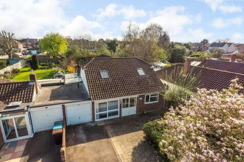 4 bedroom link detached house for sale