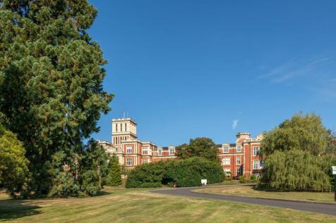 Royal Earlswood Park, Victoria Court... 3 bed apartment for sale