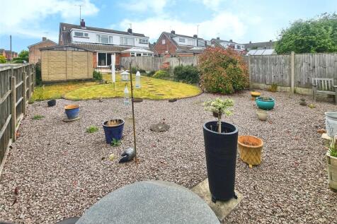 Little Barn Court, Mansfield... 3 bed semi
