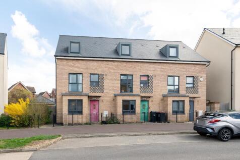 4 bedroom end of terrace house for sale