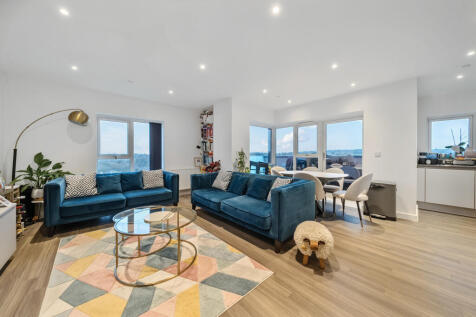 Fairfield Avenue, Watford, Hertfordshire 2 bed apartment for sale