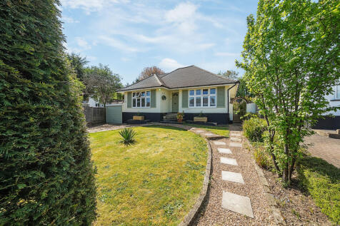 Raglan Gardens, Oxhey Hall, Watford 4 bed bungalow for sale