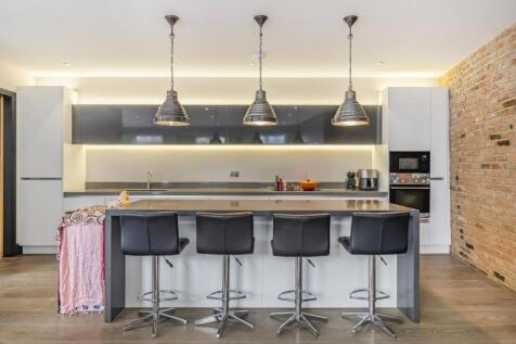 Princedale Road, Holland Park... 2 bed flat for sale
