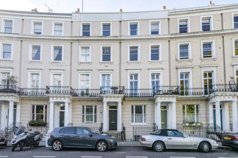 Royal Crescent, Holland Park, London... 2 bed flat for sale