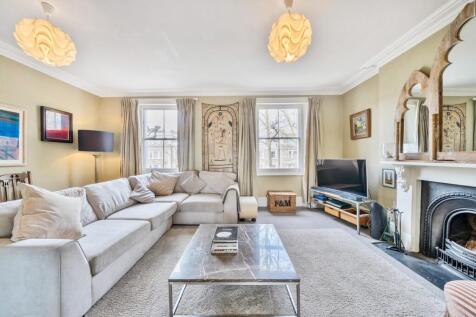 Cambridge Gardens, North Kensington... 3 bed flat for sale