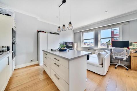Palace Court, Bayswater, London, W2 1 bed flat for sale