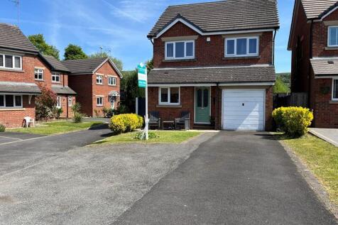 St Josephs Close, Oldham OL2 3 bed detached house for sale