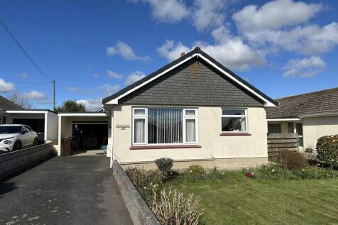 West Close, Helston TR13 2 bed detached bungalow for sale
