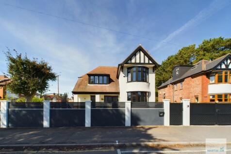 6 bedroom detached house for sale