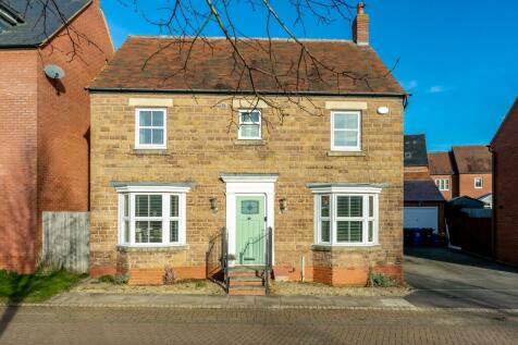 4 bedroom detached house for sale