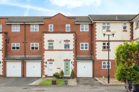 3 bedroom town house for sale