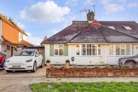Lawrence Avenue, New Malden, KT3 2 bed semi