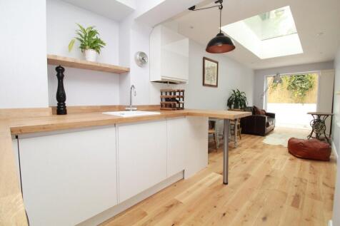 Blatchington Road, Hove, BN3 3YP 2 bed apartment for sale