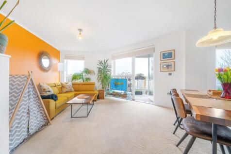 Loughborough Park, SW9 2 bed flat for sale