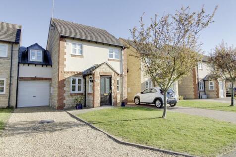 3 bedroom link detached house for sale
