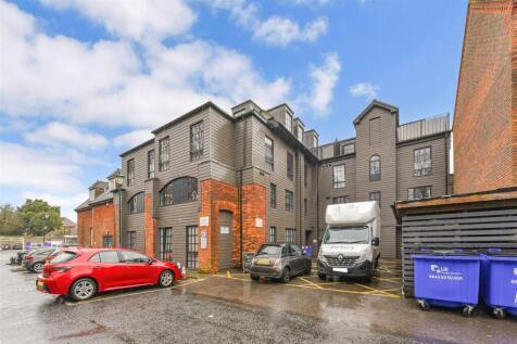 Southgate, Chichester 2 bed apartment for sale